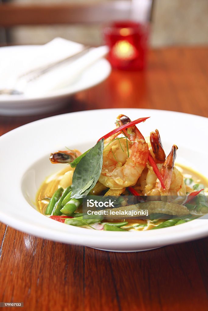 curry verde tailandese con gamberi, cibo. - Foto stock royalty-free di Asia