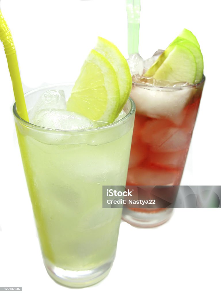 alcohol cóctel de frutas, bebidas con manzana y el hielo - Foto de stock de Alimento libre de derechos