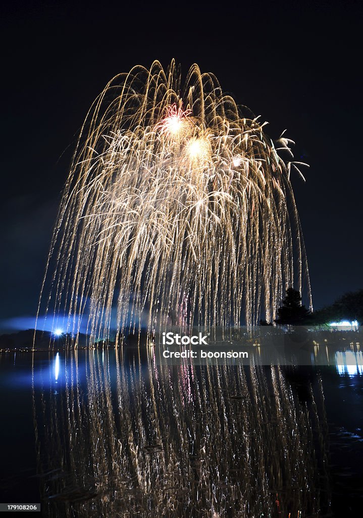 Jaune feux d'artifice - Photo de Allumer libre de droits