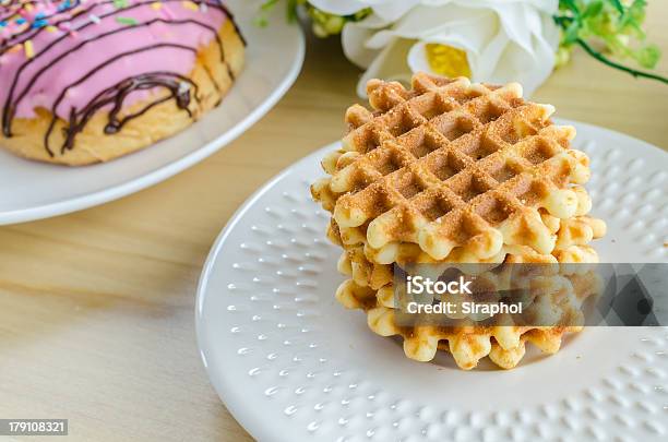 Photo libre de droit de Gaufre banque d'images et plus d'images libres de droit de Aliment - Aliment, Aliment grillé, Caramel