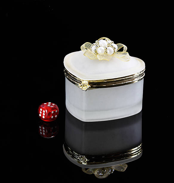 istock Small white Jewellery box with pearls and a red Dice 179108828