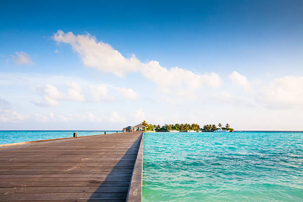istock jetty to the island 179108854