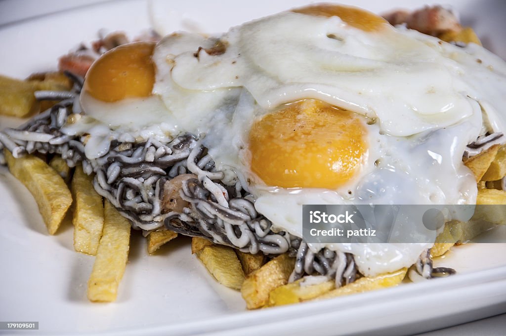 Huevos con gulas: Egss e enguia - Foto de stock de Almoço royalty-free