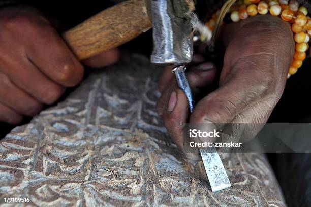 Gravação Do Tibete De Mani Pedras - Fotografias de stock e mais imagens de Himalaias - Himalaias, Alfabeto, Arte