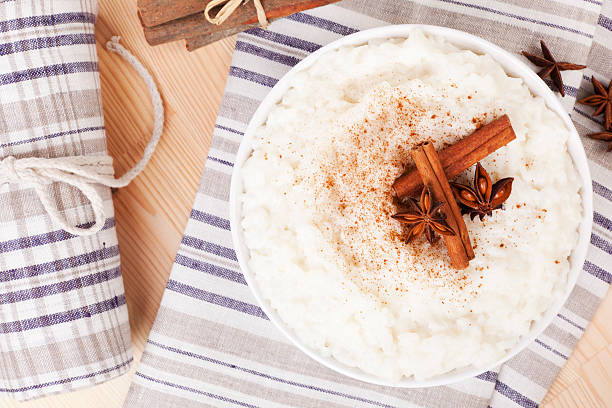 riso al latte. - rice pudding foto e immagini stock