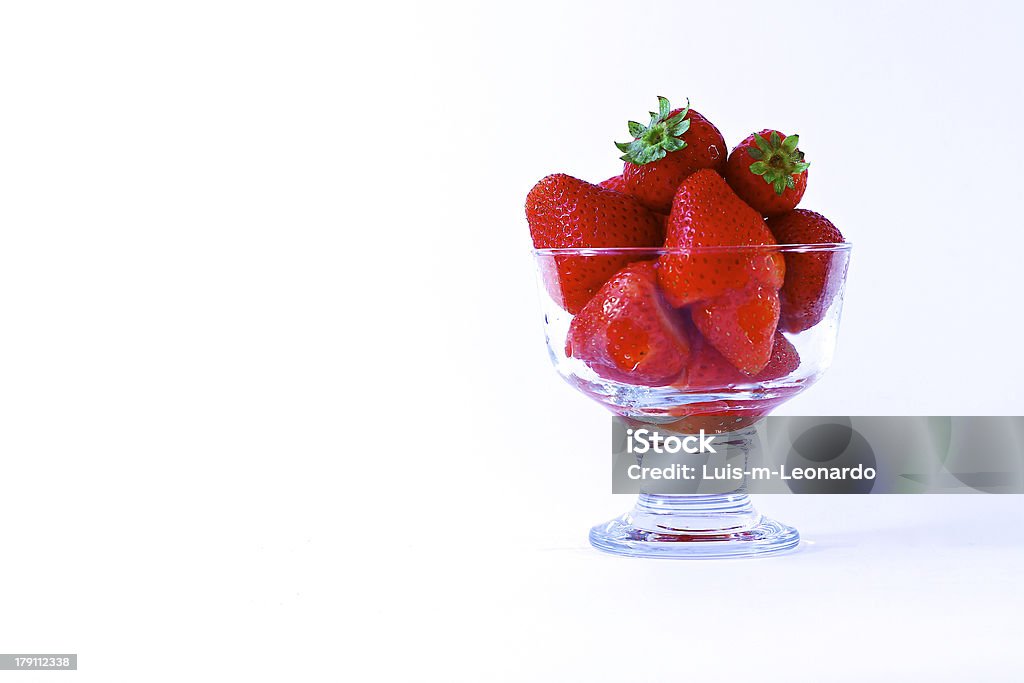 Ciotola di fragole - Foto stock royalty-free di Alimentazione sana