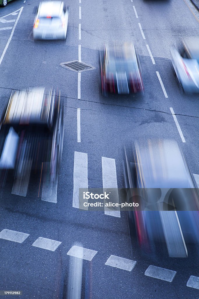 Вечерние такси Motion Blur Бег на дороге, автомобили трафика - Стоковые фото Автомобиль роялти-фри
