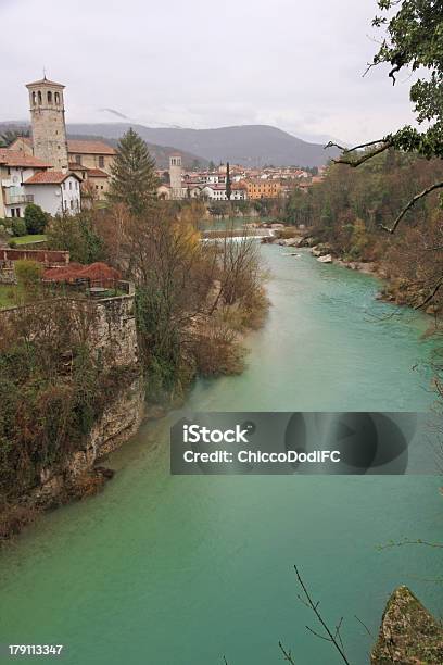 Rzeka Natisone Która Przecina Miasto Cividale Del Friuli - zdjęcia stockowe i więcej obrazów Architektura