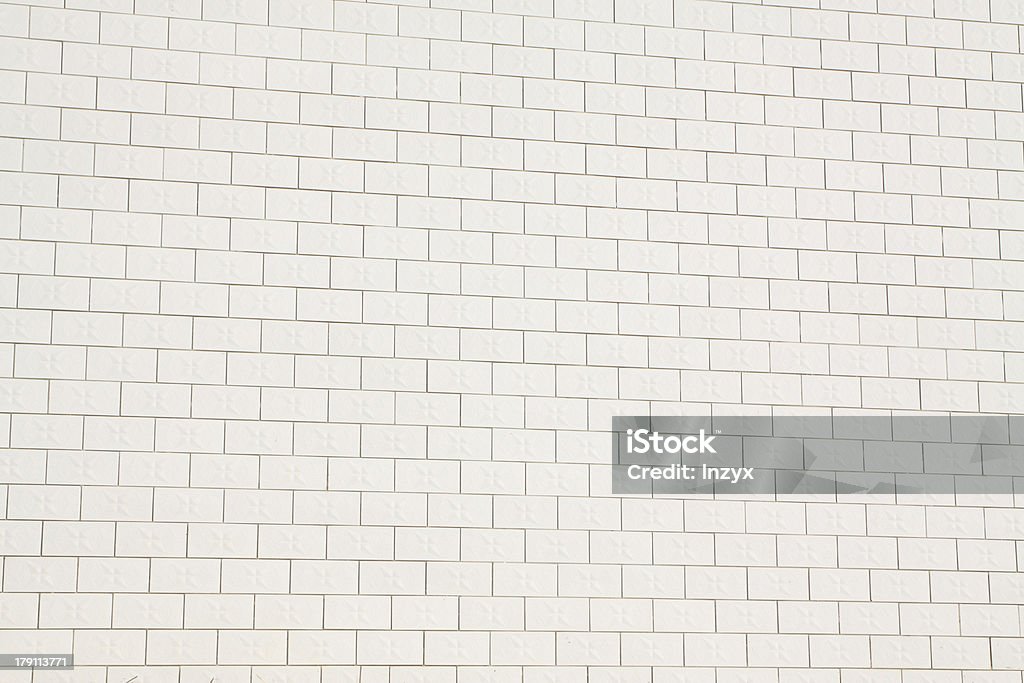 Muro di piastrelle di ceramica bianca - Foto stock royalty-free di Avversità
