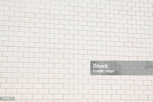 Muro Di Piastrelle Di Ceramica Bianca - Fotografie stock e altre immagini di Avversità - Avversità, Bianco, Close-up