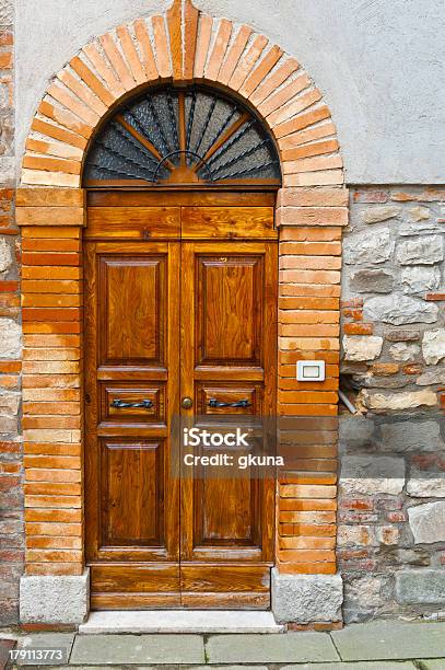 Foto de Renovação Da Porta e mais fotos de stock de Antigo - Antigo, Arcaico, Arco - Característica arquitetônica