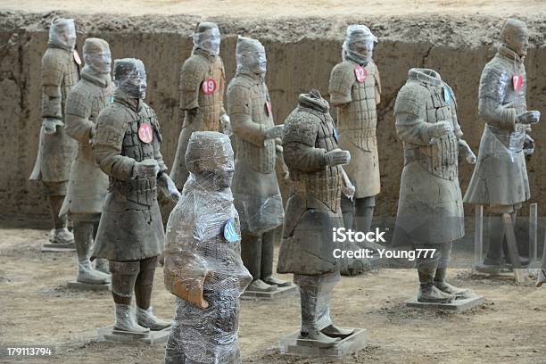 Foto de Os Guerreiros De Terra Cota De Qinshihuang e mais fotos de stock de Cerâmica de Terracota - Cerâmica de Terracota, China, Cultura Chinesa