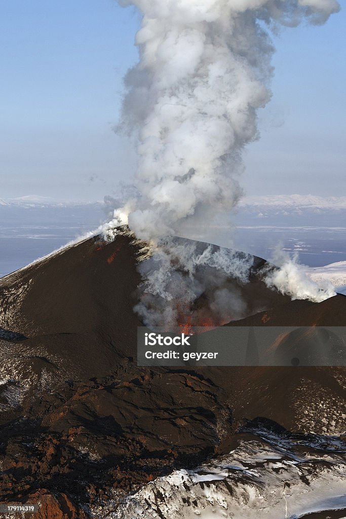 Erupção vulcânica Tolbachik. A Península de Kamchatka - Foto de stock de Beleza natural - Natureza royalty-free