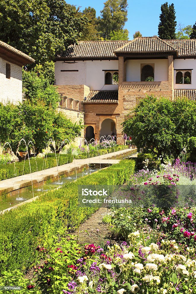 Patio en Alhambra - Foto de stock de Agua libre de derechos