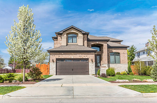 istock Traditional American Home with Garage 179116493