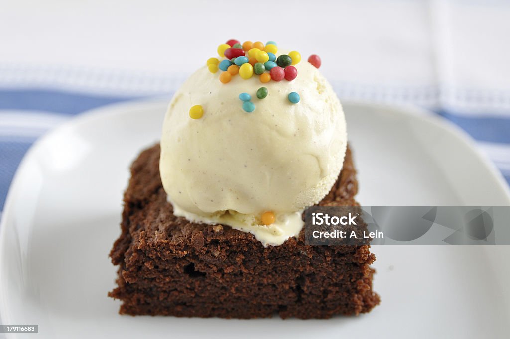 Czekoladowe Brownie z Lody waniliowe - Zbiór zdjęć royalty-free (Brązowy)