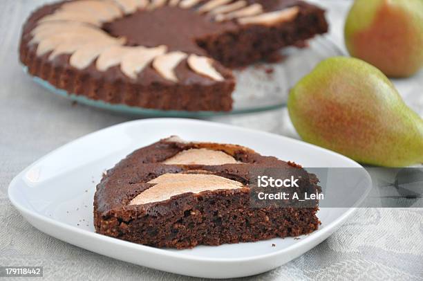 Pera Torta De Chocolate Foto de stock y más banco de imágenes de Alimento - Alimento, Celebración - Ocasión especial, Cocinar