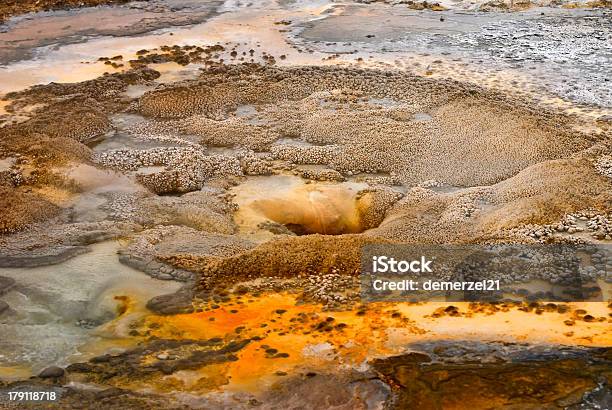 Geyser Nel Parco Nazionale Di Yellowstone - Fotografie stock e altre immagini di Acqua - Acqua, Ambientazione esterna, America del Nord