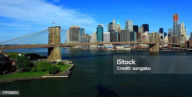 Brooklyn Bridg Baixo Manhattan - Fotografias de stock e mais imagens de Ao Ar Livre - Ao Ar Livre, Arranha-céu, Brooklyn - Nova Iorque