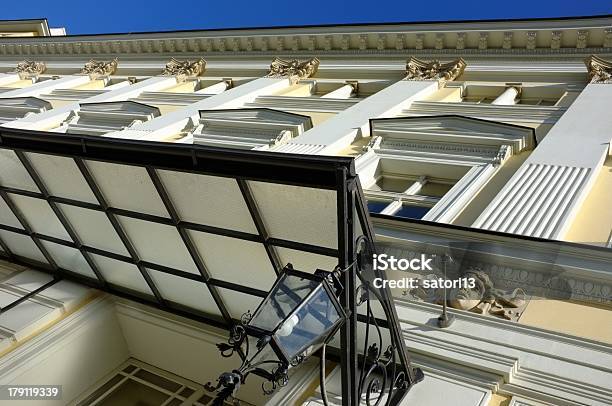 Foto de Vintage Com Luminária De Parede e mais fotos de stock de Azul - Azul, Beiral, Construindo