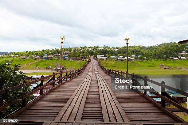 Kanchanaburi Foto de stock y más banco de imágenes de Aldea - Aldea, Arquitectura, Asia