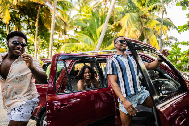 istock Young friends arriving at the beach 1791218504