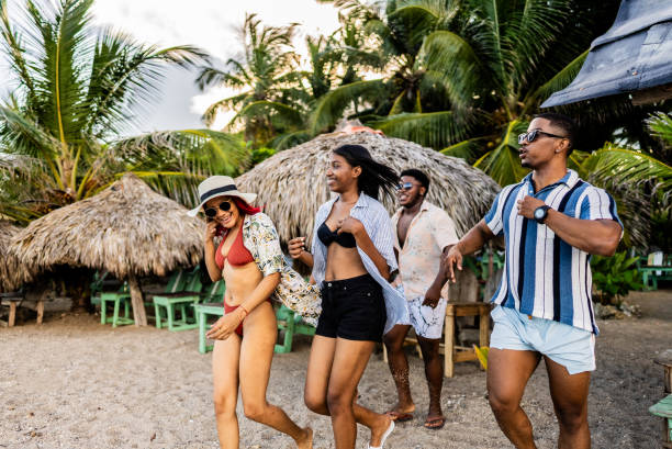 istock Young friends arriving at the beach 1791218510