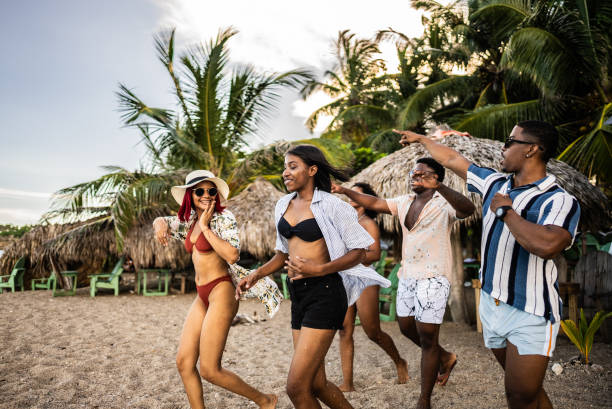 istock Young friends arriving at the beach 1791218512
