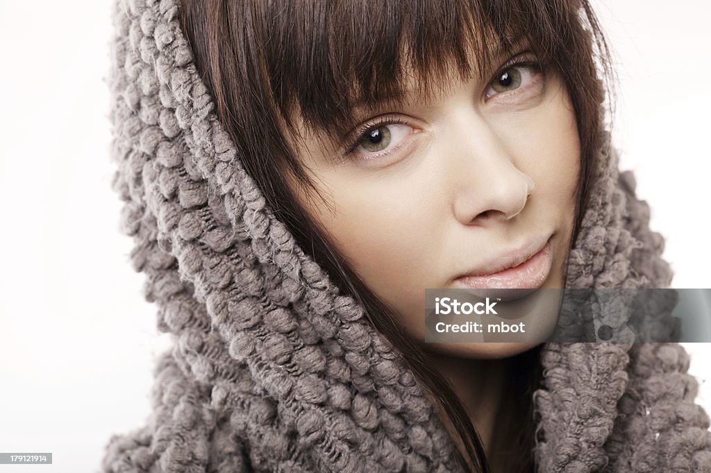 Hermosa Chica con bufanda de tejido - Foto de stock de Adulto libre de derechos
