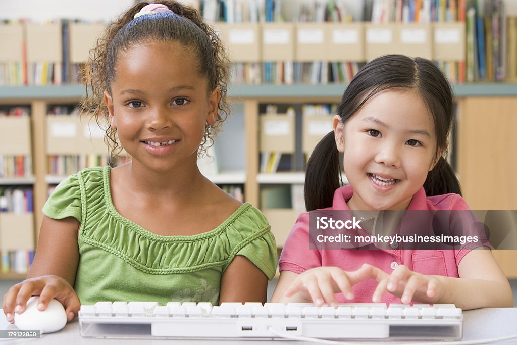 Bereits im Kindergarten Kinder mit computer - Lizenzfrei Asiatischer und Indischer Abstammung Stock-Foto