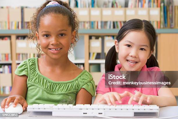 Bereits Im Kindergarten Kinder Mit Computer Stockfoto und mehr Bilder von Asiatischer und Indischer Abstammung - Asiatischer und Indischer Abstammung, Computer benutzen, Kind