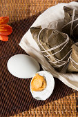 chinesische-zongzi-und-gesalzener-ei.jpg?b=1&s=170x170&k=20&c=tWaHXAYKrm-2KbFAUO4iWw8sgq-zA_y7oVWGGtnsn6U=