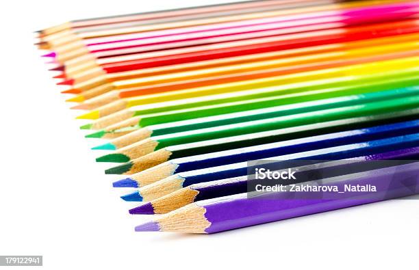 カラー鉛筆セットに白背景のクローズアップ - まぶしいのストックフォトや画像を多数ご用意 - まぶしい, アルファベット, インストラクター
