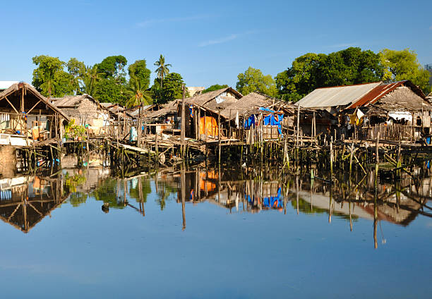 istock Slum Houses on Water 179122983