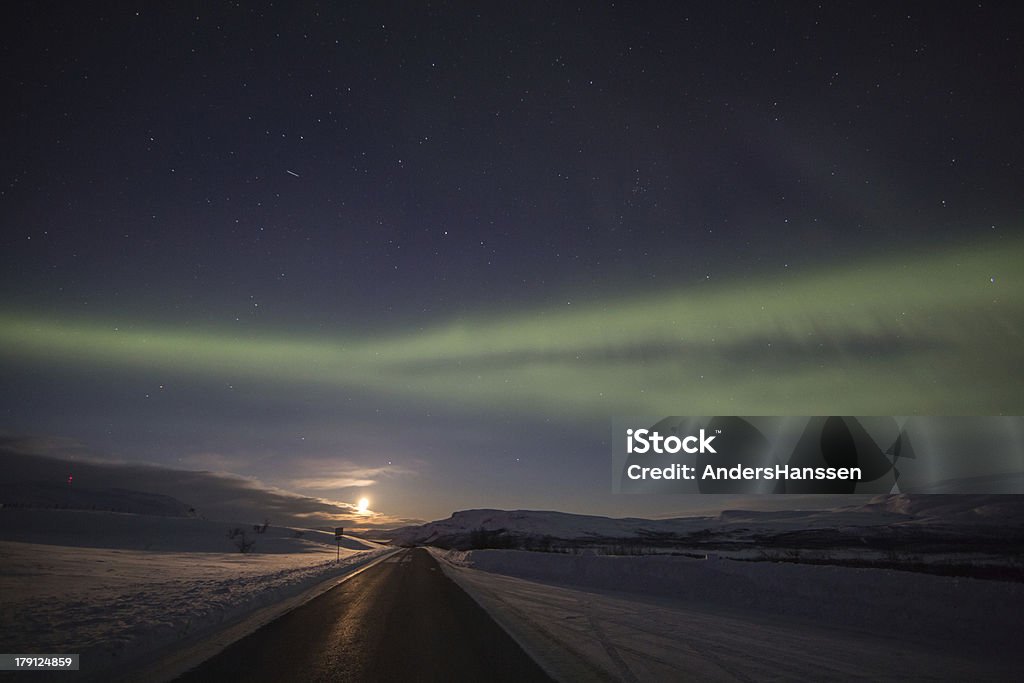 O iluminado road - Foto de stock de Aurora boreal royalty-free