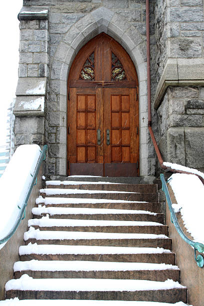 inverno passaggi - church in the snow foto e immagini stock