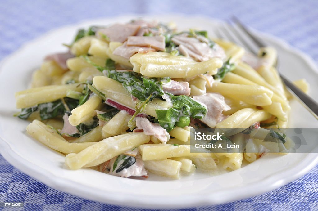 Pasta mit Spinat und Speck - Lizenzfrei Aufschlagen - Sport Stock-Foto