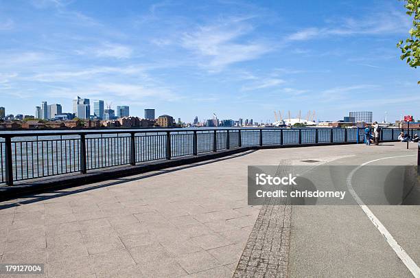 Thames Path In London Stockfoto und mehr Bilder von Britische Kultur - Britische Kultur, Canary Wharf, Docklands London