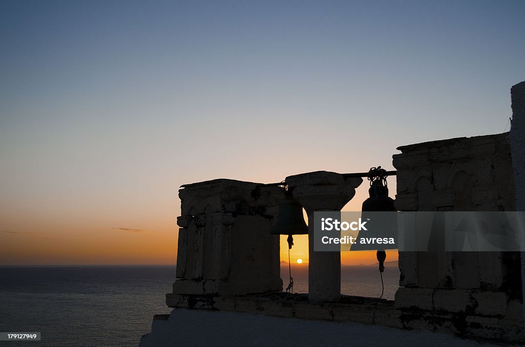 Bells di Santorini al tramonto - Foto stock royalty-free di Acqua