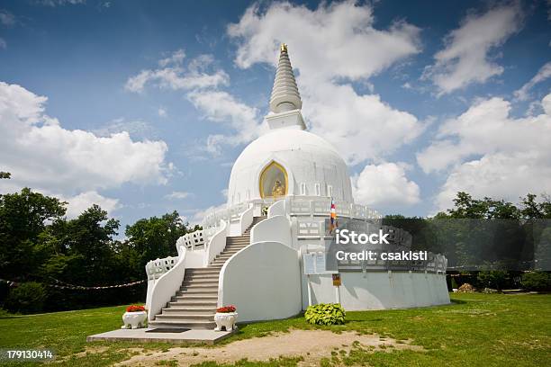 Stupa - Fotografie stock e altre immagini di Ambientazione esterna - Ambientazione esterna, Architettura, Asia