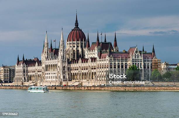 Orszaghaz Parlamento Budapeste Hungria - Fotografias de stock e mais imagens de Arquitetura - Arquitetura, Arte, Arte e Artesanato - Arte visual