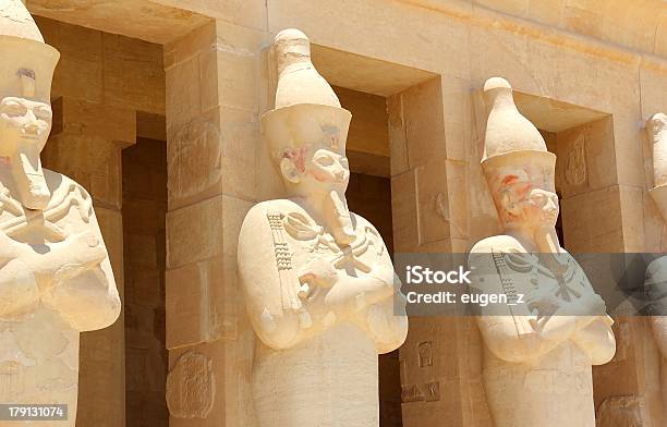 Foto de Fileira De Estátuas Rainha Hatshepsut e mais fotos de stock de Faraó - Faraó, Alívio, Amon