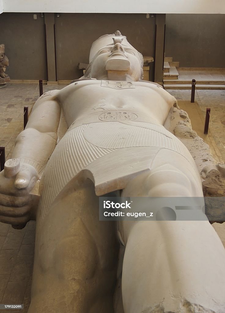 El coloso de rameses II en Memphis, Egipto. - Foto de stock de Menfis libre de derechos