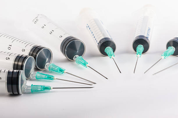 jeringas - surgical needle syringe prick injecting fotografías e imágenes de stock