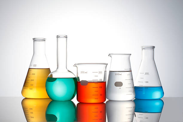 artigo de vidro de laboratório - laboratory glassware imagens e fotografias de stock
