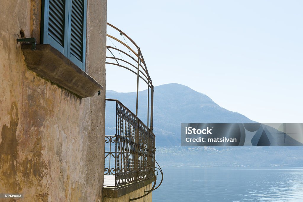 Antiga casa com Lago de vista - Royalty-free Alpes Europeus Foto de stock