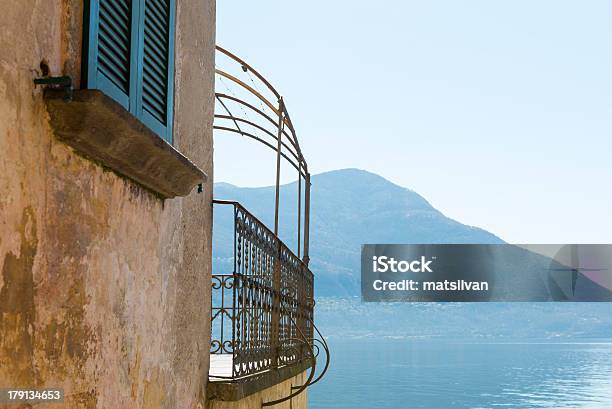 Antiga Casa Com Lago De Vista - Fotografias de stock e mais imagens de Alpes Europeus - Alpes Europeus, Alpes suíços, Antigo