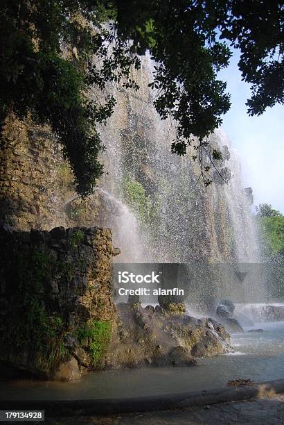 Cascada En Niza Foto de stock y más banco de imágenes de Acantilado - Acantilado, Agua, Agua estancada