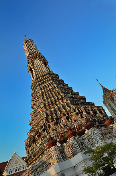 tempel wat arun bangkok, thailand - wat arun buddhism temple stone stock-fotos und bilder