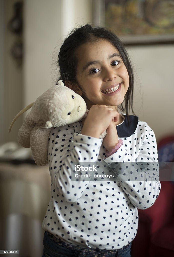 Uśmiechnięta dziewczynka z jej Lalka - Zbiór zdjęć royalty-free (Lalka)